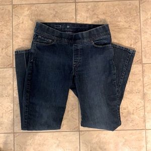 Lightly worn size 30 Levi’s jeggings.